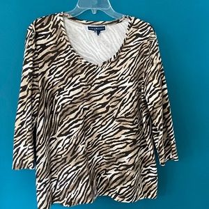 🌹🌹Ladies Animal Print Top - Size XL…V-Neck…3/4 Sleeves🌹🌹